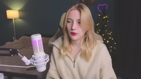 Snapshot of benty_bunny chatting on December 2024 09:47:02 PM Alice online show from December 2024 09:47:02 PM