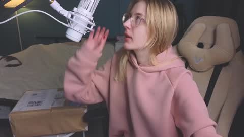 Snapshot of benty_bunny chatting on January 2025 10:53:02 AM Alice online show from January 2025 10:53:02 AM