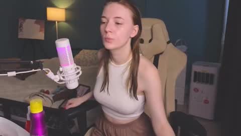 Snapshot of benty_bunny chatting on September 2025 10:28:01 AM Alice online show from September 2025 10:28:01 AM