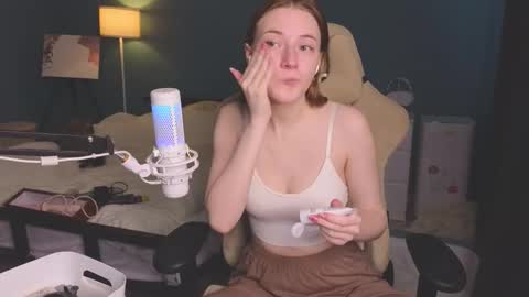 Snapshot of benty_bunny chatting on October 2025 11:17:01 AM Alice online show from October 2025 11:17:01 AM