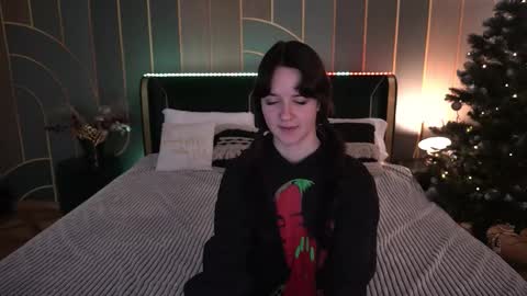 Violette online show from December 2025 02:00:02 PM