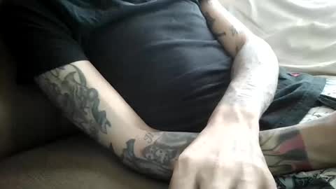 Snapshot of bertdollaz757 chatting on January 2025 04:17:02 PM ToxicPipe757 online show from January 2025 04:17:02 PM
