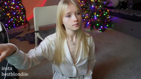 Snapshot of bestblondiiecb chatting on January 2025 05:24:01 PM Chloe Next stream on Friday online show from January 2025 05:24:01 PM