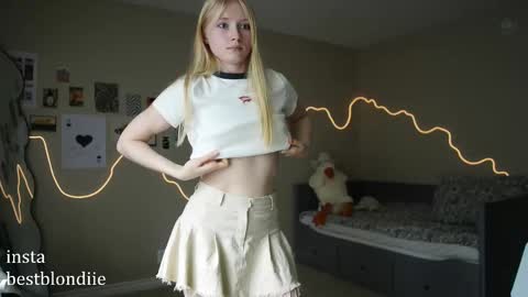 Snapshot of bestblondiiecb chatting on February 2025 08:50:01 PM Chloe Next stream on Friday online show from February 2025 08:50:01 PM