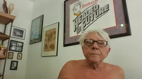 Snapshot of bestshot1951 chatting on January 2025 05:23:01 PM bestshot1951 online show from January 2025 05:23:01 PM