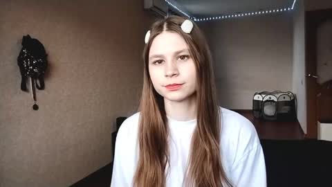 Snapshot of bethkallberg chatting on June 2026 12:33:01 PM Leila online show from June 2026 12:33:01 PM