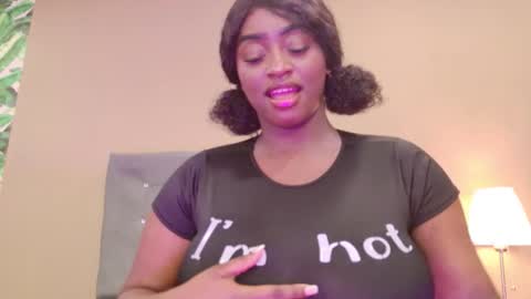 Snapshot of betsybennet chatting on December 2025 12:19:02 AM BETSY online show from December 2025 12:19:02 AM