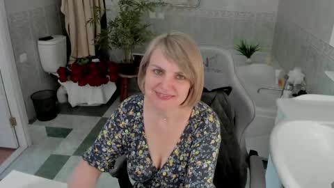 Snapshot of bettygibsonn chatting on April 2026 05:30:01 AM Betty online show from April 2026 05:30:01 AM