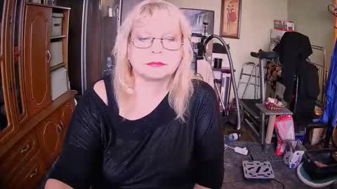 BeverlyCynia online show from September 2025 11:15:01 AM