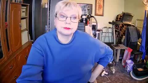 BeverlyQCynia online show from November 2025 01:02:01 PM