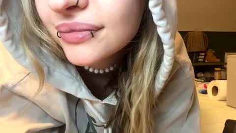 Ellie  online show from March 2026 04:27:01 AM