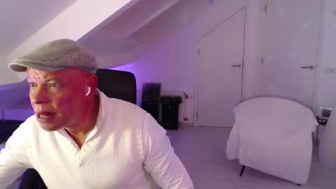 Snapshot of bickel chatting on November 2025 02:12:02 AM Bickel online show from November 2025 02:12:02 AM