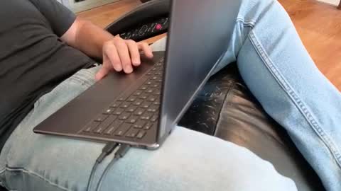 Bicuriouspanties online show from September 2025 04:18:01 PM