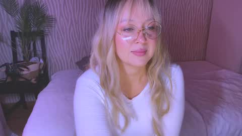 Snapshot of big_ass_blonde chatting on January 2025 03:47:01 AM Eva online show from January 2025 03:47:01 AM
