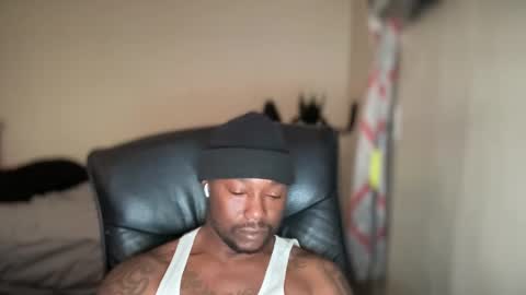 Snapshot of bigbackwoodcali chatting on December 2024 09:48:01 PM bigbackwoodcali online show from December 2024 09:48:01 PM