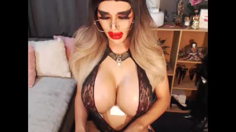 Loraine Cruz online show from September 2025 05:47:02 PM