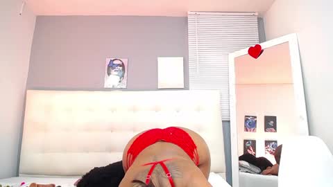 Mia online show from December 2024 09:47:02 PM