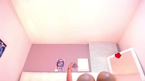 Mia online show from December 2024 02:11:02 AM