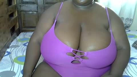 Snapshot of bigchocotities chatting on February 2025 02:24:01 PM bigchocotities online show from February 2025 02:24:01 PM