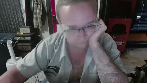 Snapshot of bigdbrillion chatting on October 2025 12:35:02 PM Darryl online show from October 2025 12:35:02 PM