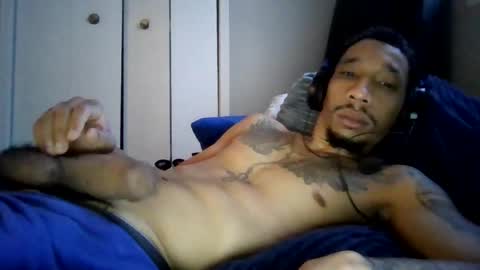 Snapshot of bigdickmarixxx chatting on December 2025 05:18:02 PM bigdickmarixxx online show from December 2025 05:18:02 PM