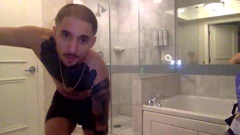 hitmanhector online show from November 2025 11:40:01 PM