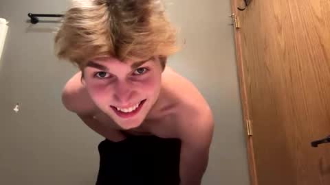 Snapshot of bigskinnyboyshh chatting on January 2025 03:48:01 AM bigskinnyboyshh online show from January 2025 03:48:01 AM