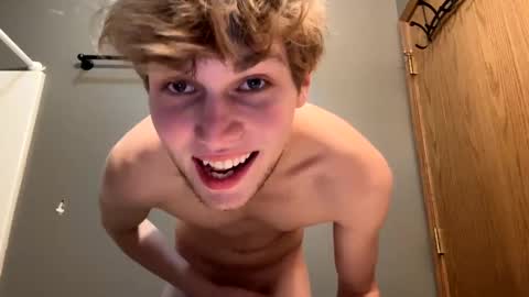 Snapshot of bigskinnyboyshh chatting on January 2025 05:43:02 PM bigskinnyboyshh online show from January 2025 05:43:02 PM