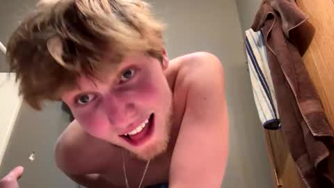 Snapshot of bigskinnyboyshh chatting on November 2025 11:27:01 PM bigskinnyboyshh online show from November 2025 11:27:01 PM