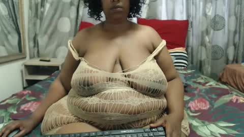 Snapshot of bigsuperbutt chatting on February 2025 08:29:02 AM bigsuperbutt online show from February 2025 08:29:02 AM