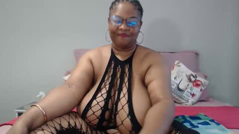 Snapshot of bigtitshornygirlxxx chatting on May 2026 09:37:02 AM Lona online show from May 2026 09:37:02 AM