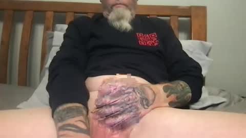 Snapshot of bigwhitedickdaddy69 chatting on January 2025 05:19:02 AM Bigwhitedickdaddy and BabyCakes online show from January 2025 05:19:02 AM