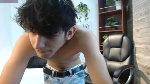 Snapshot of billy_wild chatting on April 2026 12:31:01 PM billy wild online show from April 2026 12:31:01 PM
