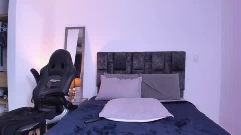 dariux john online show from December 2024 12:05:01 AM