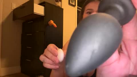 bitchesinthebasement online show from May 2026 03:22:01 AM