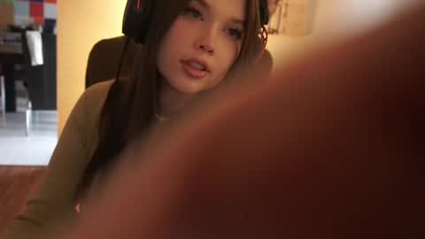 Snapshot of bitter_moon chatting on March 2025 06:18:02 AM Ann Braslowsky online show from March 2025 06:18:02 AM