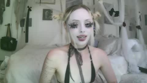 Snapshot of bl0odsyring3 chatting on June 2026 10:15:02 PM vampire fang online show from June 2026 10:15:02 PM