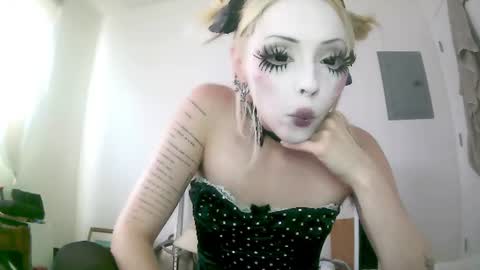 Snapshot of bl0odsyring3 chatting on June 2026 10:13:02 PM vampire fang online show from June 2026 10:13:02 PM