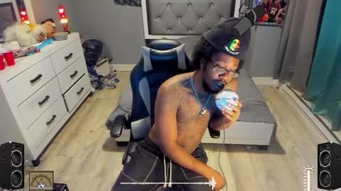 Snapshot of blaccanalmatters chatting on February 2025 11:57:01 PM Plant Base Streamers From Pennsylvania online show from February 2025 11:57:01 PM