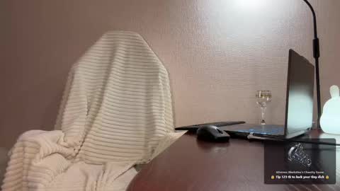 Alexandra online show from April 2026 07:07:02 PM