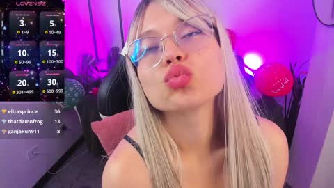 Sophie online show from December 2024 03:04:01 PM