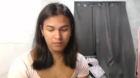 Ellez online show from December 2025 06:25:01 PM