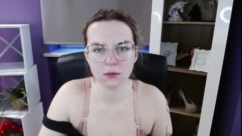 Z O E Y online show from April 2026 04:45:01 AM