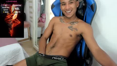 Snapshot of blacksex_boy chatting on January 2025 05:15:01 PM Marlon online show from January 2025 05:15:01 PM