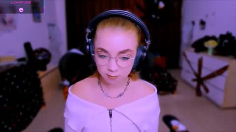 Nicole online show from October 2025 11:54:02 AM