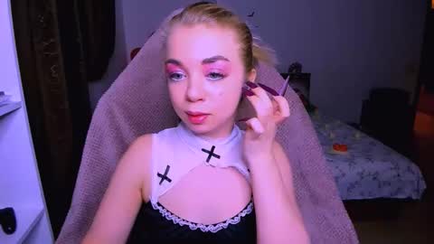 Nicole online show from December 2025 12:36:02 PM