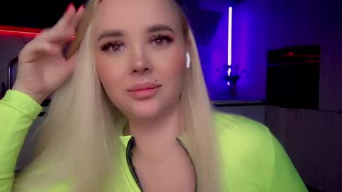 Lana online show from February 2025 07:29:02 AM