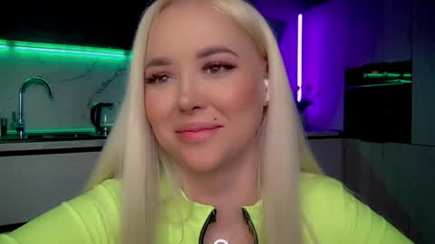 Lana online show from March 2025 06:08:01 AM