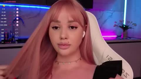 Lana online show from September 2025 08:43:01 PM