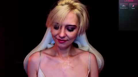 Snapshot of blond_ice_ann chatting on July 2026 09:05:02 PM blond_ice_ann online show from July 2026 09:05:02 PM